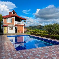 Finca Cabaña con piscina cerca al Lago Calima