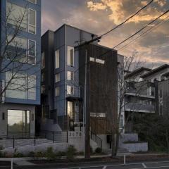 West Seattle - Mins to Downtown!