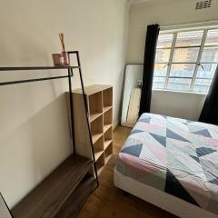 Room near to Melbourne Airport & Train Station