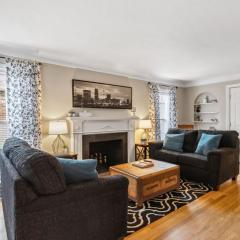 The Henry House I Pet Friendly Cozy Convenient