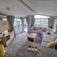 Emma's Oasis 3-bedroom caravan at Durdle Door sleeps 6