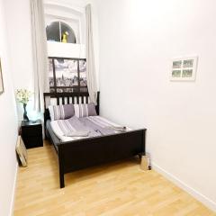 Comfortable rooms in Lugner City area