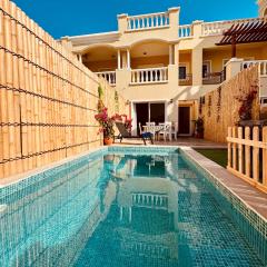 Western Townhouse with private swimming pool