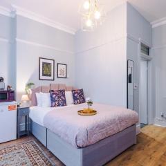 Victoria Park Studio 5 - Self Contained, Free Parking, Town Centre Gem, Free DisneyPlus & Netflix