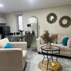 Cozy 1-bedroom apartment minutes away drive to Mangel Halto Beach
