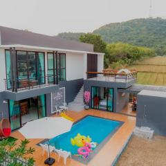 Mountain & Sea Pool Villa ทับสะแก