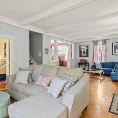 Walk to State park, 6bed,Hot tub & Game room