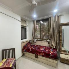 LINKING ROAD BANDRA West MAIN SHOPPING AREA LOCATION CENTRE NEAR TO STATION BANDRA AIRPORT DOMESTIC INTERNATIONAL 24 HOURS EASY TO COMMUTE ANYWHERE TRANSPORT AVAILABLE