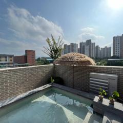 Yangju Inner City Pool Villa
