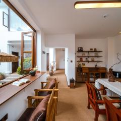 The Whisperer Guanshan Private Residence Hotel