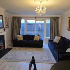 Dublin - 3 Bedroom Cosy Home - Sleeps Max 7
