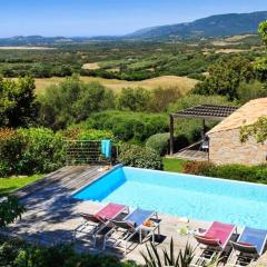 Villa en pierre avec piscine chauffée, à proximité des plus belles plages du sud de la Corse !