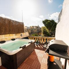 Charming Village Escape with Jacuzzi & Games Room