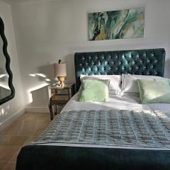 Beautiful dog friendly cosy village barn