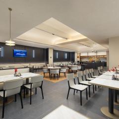 海口国际免税城新海港码头亚朵酒店