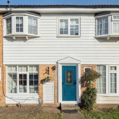 Pass the Keys Stylish Family Friendly 3 Bed Home in Borehamwood