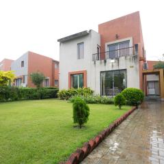 Raichak Green Villa by JadeCaps AC 3BHK Garden