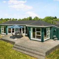 Scenic Summer House Near Quiet Lapping Waves