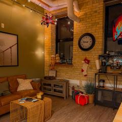 Heart of the City: Cozy 2-Bed Loft