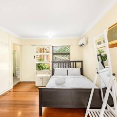 Affordable Studio Steps from UQ Shops and Transit