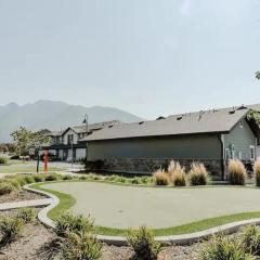 Modern W Pool, Gym, HotTub, Golf, Pet Friendly