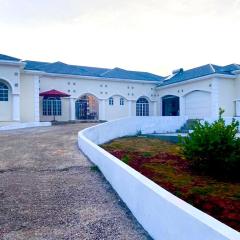 5 bedroom Guest House Mountain and Seaview Junction St Elizabeth