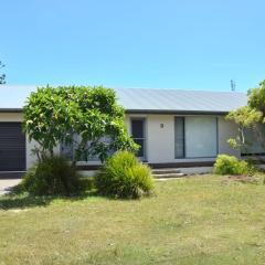 Barefoot Bungalow - Bring your own linen