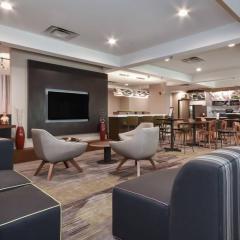 夏洛特诺曼湖万怡酒店