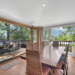 Riverside 3-Bed Townhouse with Spacious Deck & BBQ