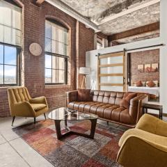 Luxury Industrial 2 Bedroom 2 Full Bath Strip District & Riverwalk