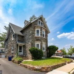 New! Ground-level 2b2b In Bryn Mawr W Parking!!