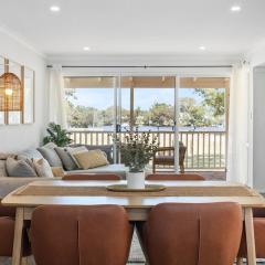 Riverside Bliss - Luxe Retreat in South Yunderup - Pet friendly