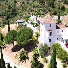 Castle Tower apartment in rural holiday park 'Picasso'