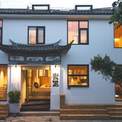 Dali Porcelain Inn