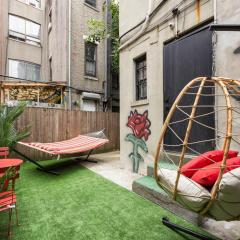 Private Garden Getaway Cozy and Chic Near Subway at "Vintage Luxe"