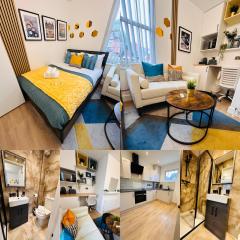 R3 - Stylish En-Suite Private Room with Kitchenette near QE Hospital