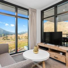 Stylish Top Floor 2 Bedroom Apartment