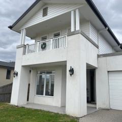 Luxurious room for 2 ppl- 25 min to Melbourne Airport and next to Hume Freeway