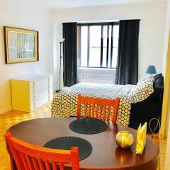 Stylish Montreal Apartment Comfortable Stay in the Golden Square Mile