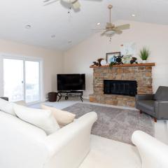 4 Bedroom Lakefront Home with Private Beach on Cedar Point Chaussee