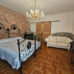 VILLA LAGO GROUND FLOOR- Pet friendly stay-private garden-parking-Lake view - Bike friendly holiday house