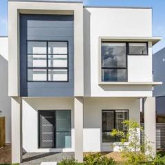 Modern Elegance Near Lakes Train Parks and Beaches