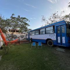 Hospedagem no Ônibus Navy na Praia da Baleia - Jacaraípe