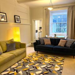 Spacious Apartment in Central Edinburgh