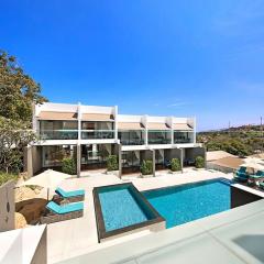Modern 2-BR townhouse walking distance to the beach