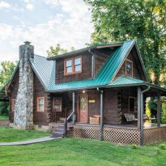 Rippling Waters Retreat, Riverfront Rustic Cabin