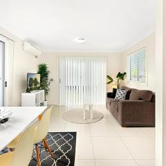 Aircabin - Oxley Park - Lovely & Comfy - 2 Beds