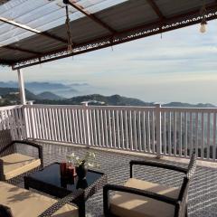 Slice of Heaven - In the heart of Queen of Hills