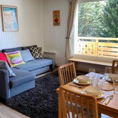 Bel appartement 3 pièces avec balcon et vue montagnes - FR-1-516-86