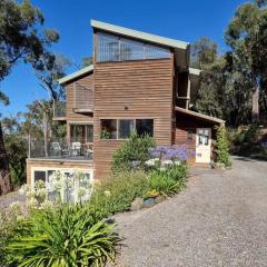 Queen Room with Balcony at Kookaburra Retreat